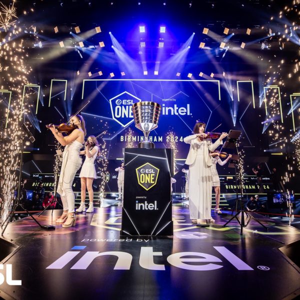 ESL Dota 2 final Pippa Griffin violin